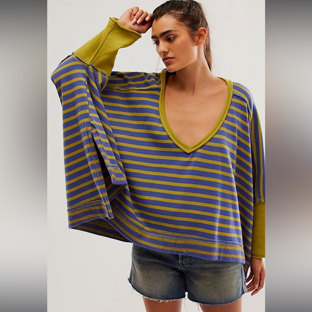 NWOT Main Squeeze v-neck sweatshirt by We The Free from Free People in size XS - Picture 2 of 8